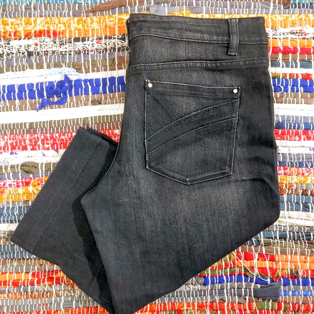 WHBM Blanc Pedal Pushers Dark Wash Embellished Pockets Capri Cropped Jeans 10